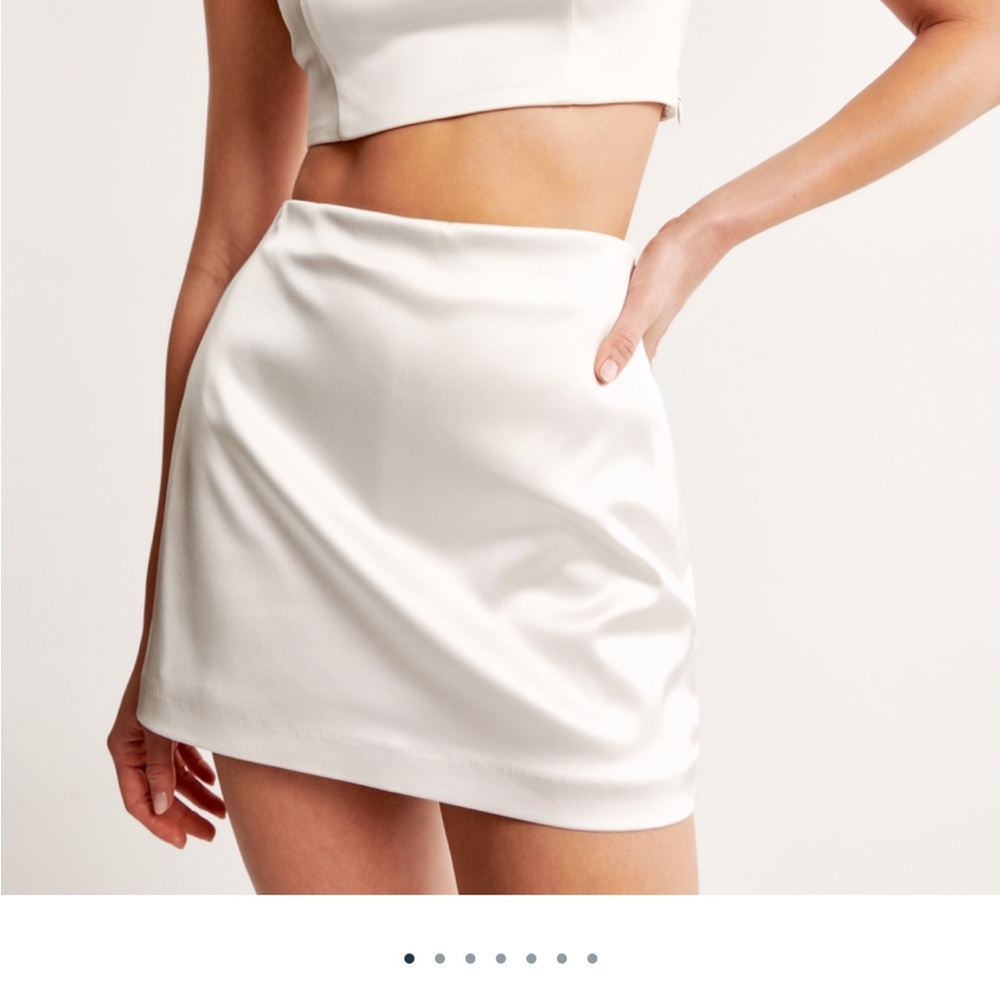 Abercrombie Scarlett Satin Sculpt Mini skirt